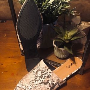 Size 7 Qupid snake print mules
